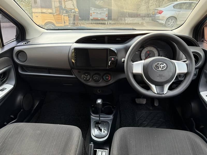 Toyota Vitz F 1.0 2015 10