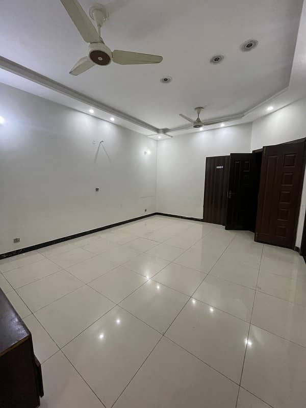 8 MARLA FIRST FLOOR AVAILABLE FOR RENT 2