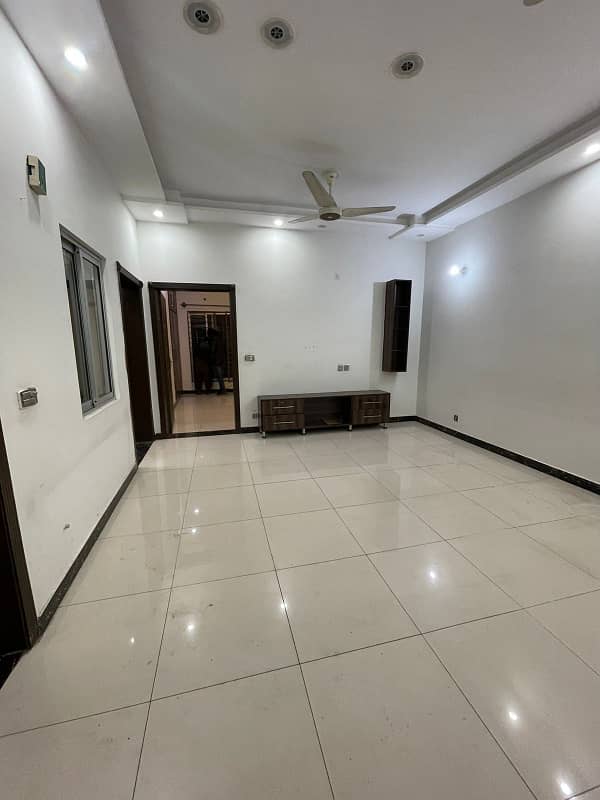 8 MARLA FIRST FLOOR AVAILABLE FOR RENT 3