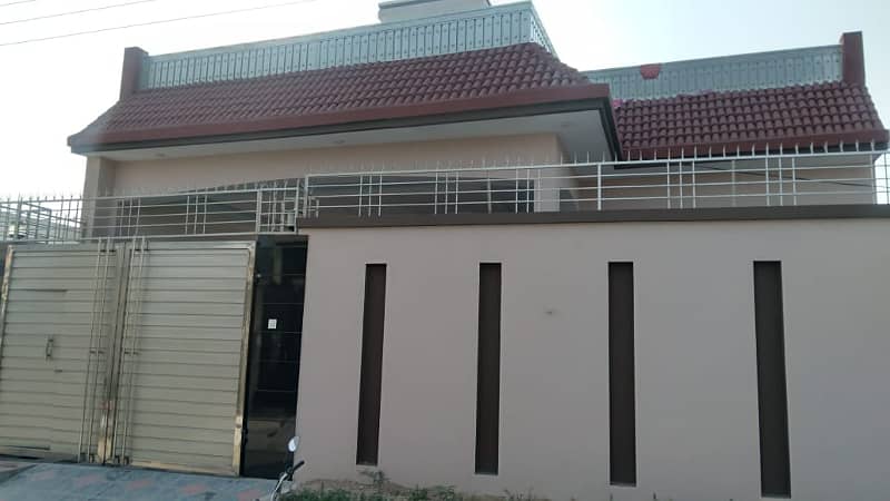 10 Marla New Fresh Single Storey House With Basement Big Hall For Sale 1