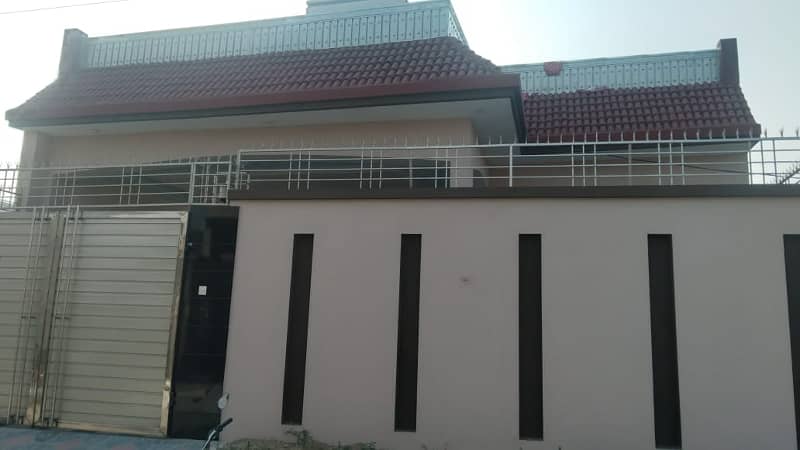 10 Marla New Fresh Single Storey House With Basement Big Hall For Sale 2