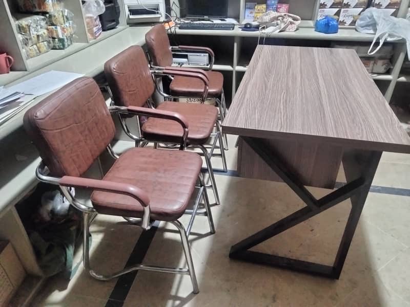 Only one Month used Office table and 3 chairs 2