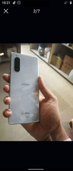 Sony expria 5 noon pta 6.64 candtion 10by 10.6000 pta tax orgenal