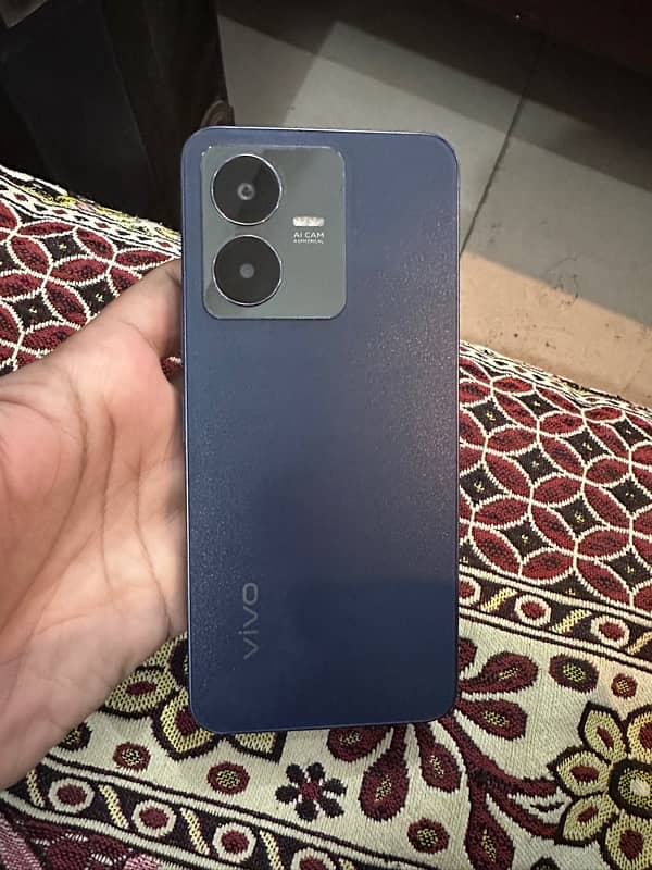 Vivo Y22 with box 1