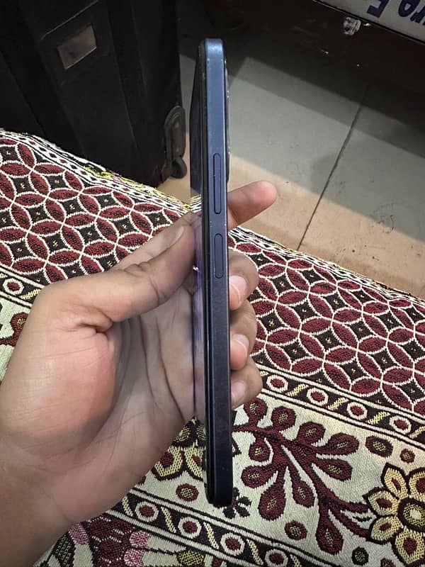 Vivo Y22 with box 4