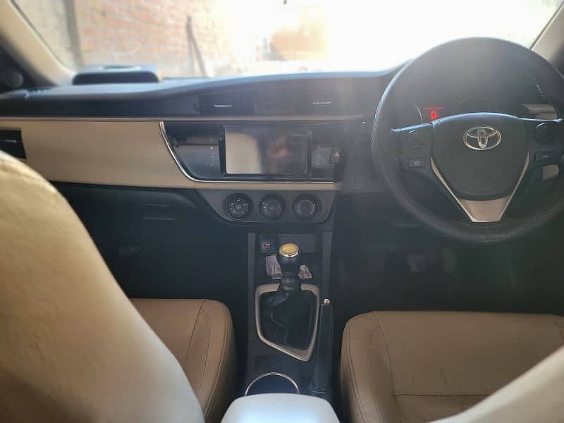 Toyota Corolla Altis 1.8 2015 11