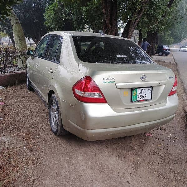 Nissan Tiida 2012 1