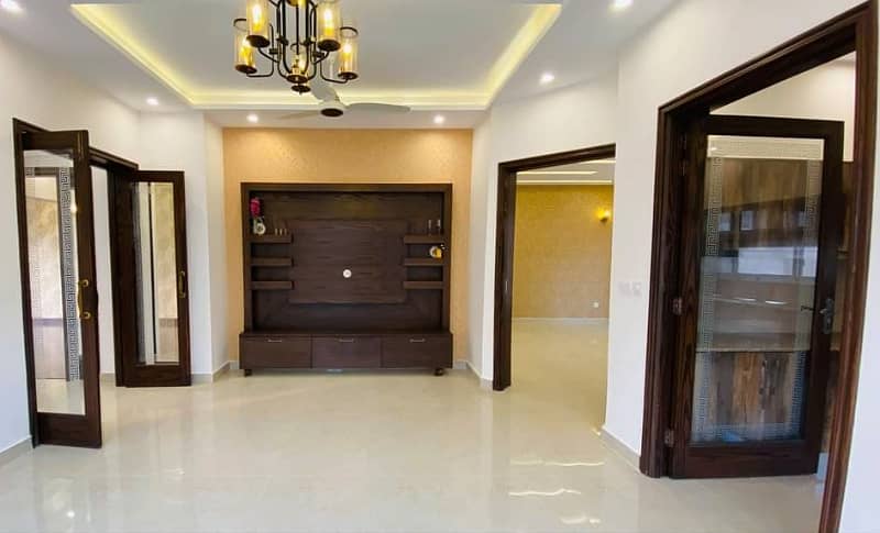 10 Marla Luxury House at low price for RENT PHASE 6 PRIME LOCATED 3