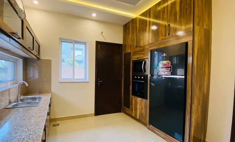 10 Marla Luxury House at low price for RENT PHASE 6 PRIME LOCATED 7