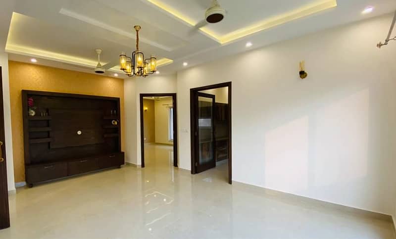 10 Marla Luxury House at low price for RENT PHASE 6 PRIME LOCATED 11