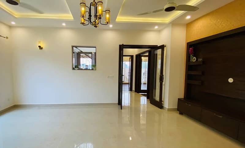 10 Marla Luxury House at low price for RENT PHASE 6 PRIME LOCATED 16