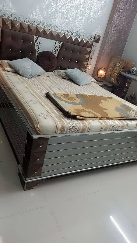 complete 4 pcs bedset in good condition 1