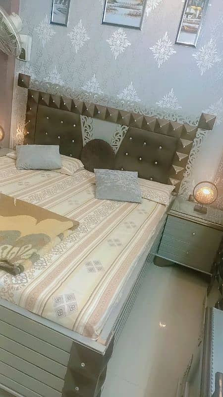 complete 4 pcs bedset in good condition 9