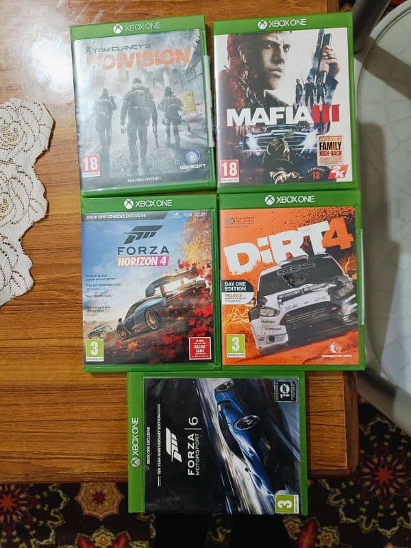 xbox one x 1Tb with 4 controllers and 5 Games 1