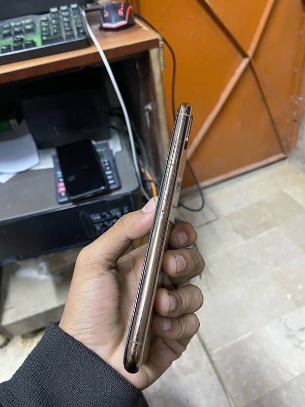 i am selling my iphone xsmax 2