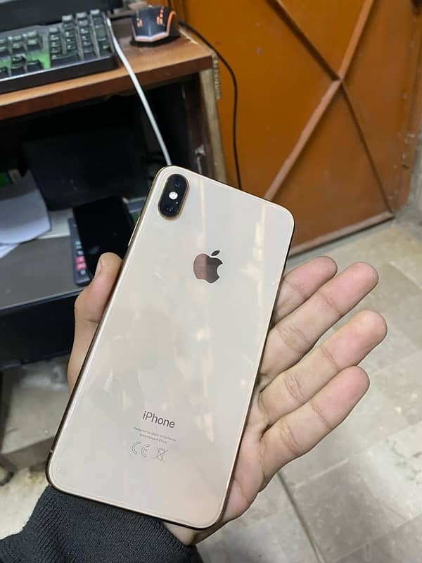 i am selling my iphone xsmax 4