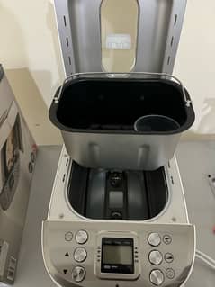 BREAD MAKER MACHINE