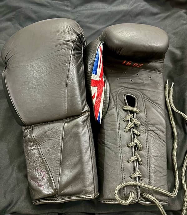 Winning Lace-up Boxing  leather Gloves 2