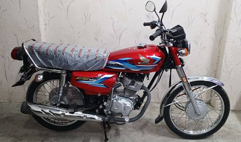 Honda CG 125 2024 First owner Karachi num 03100206928 0