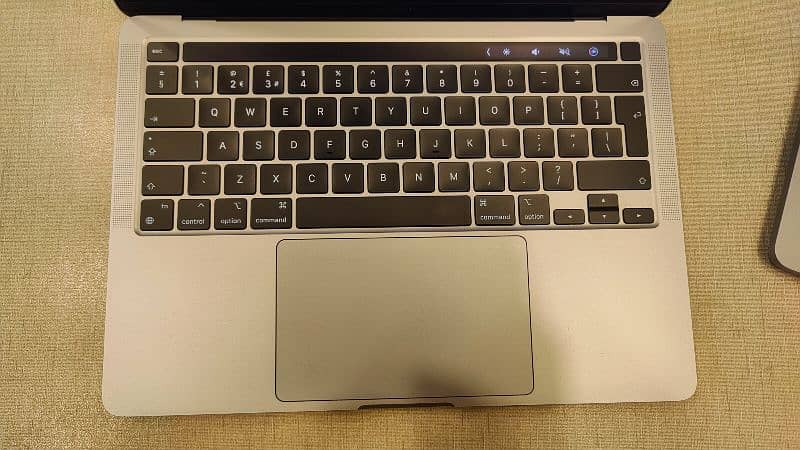 MacBook Pro M1 2020 16/512 4