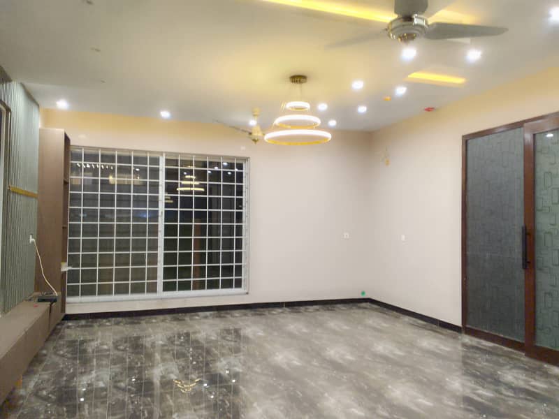 1 KANAL SLIGHTLY USED HOUSE FOR RENT IN DHA PHASE 7 PRIME LOCATED 8