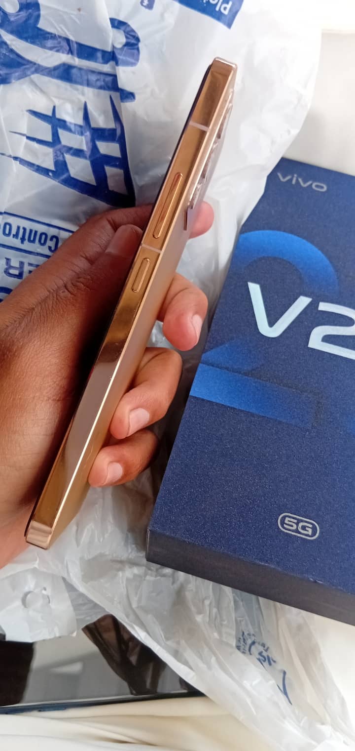 Vivo V23 5g  12+8/256 Gb with box and genuine charger 4