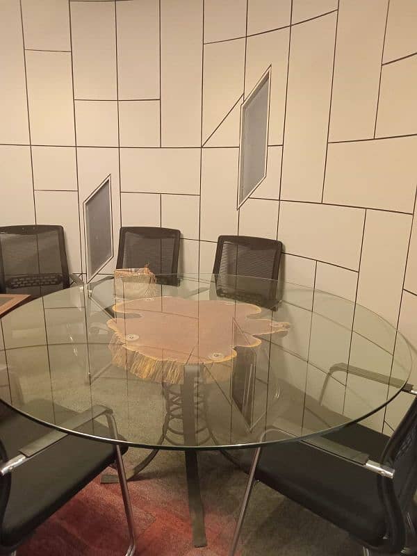 Round glass table 4