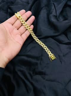 chain.     colour.  gold