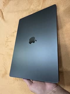 MacBook Pro M3 Pro 16 inch 8 cycles only