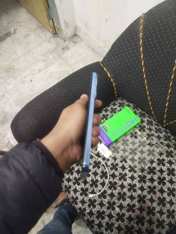 Infinix Hot 40i 4