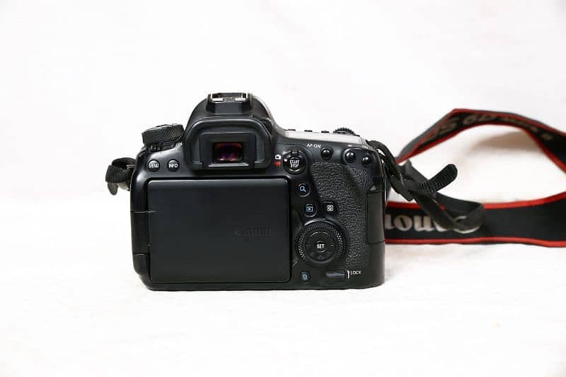 6D Mark II Body 6