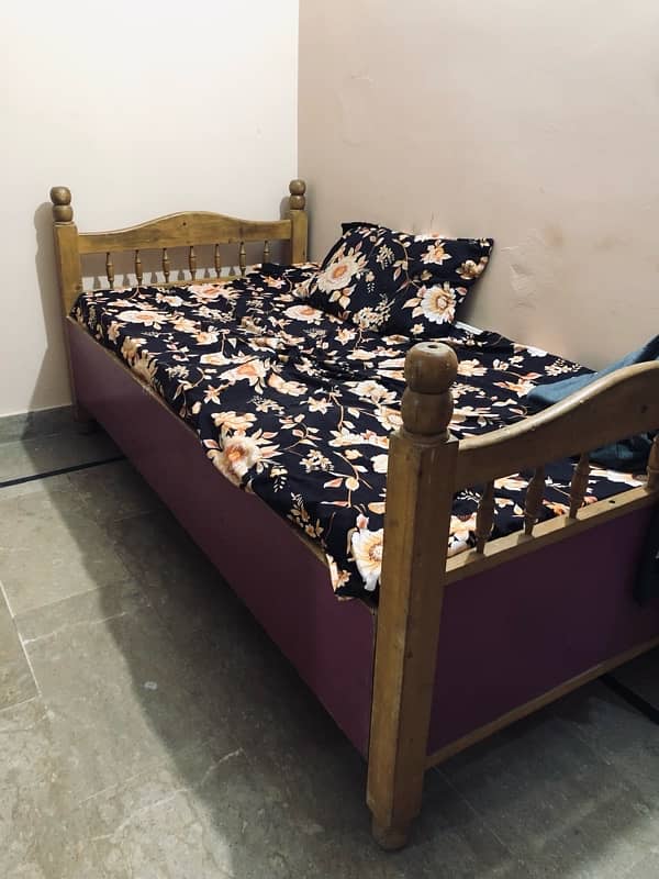 single bed with mattress  and dressing table 2