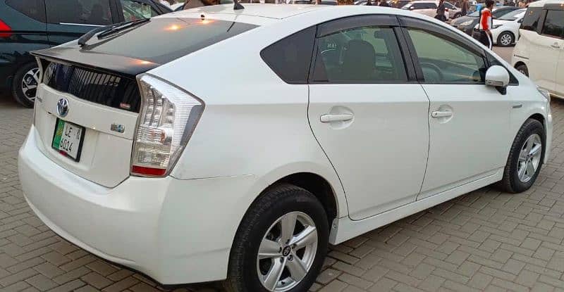 Toyota Prius 2014 5