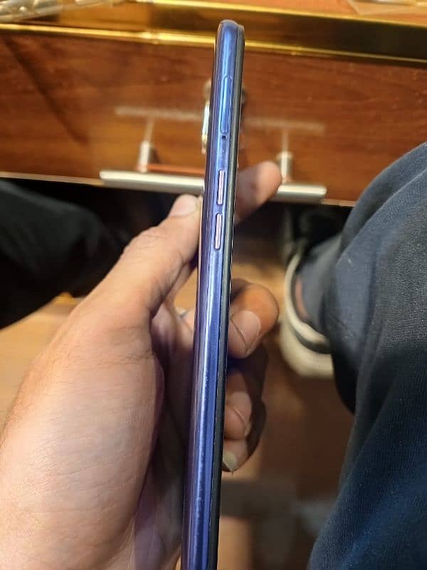 Oppo F11 Deep purple colour 1