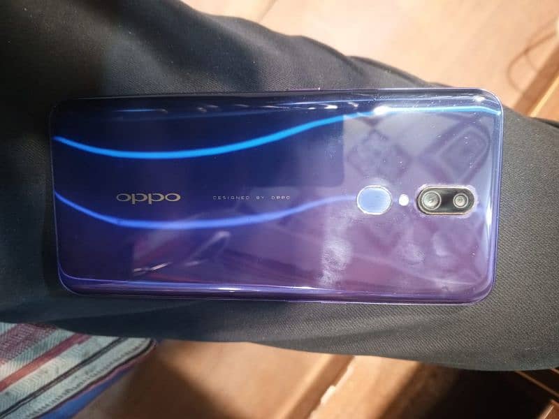 Oppo F11 Deep purple colour 2