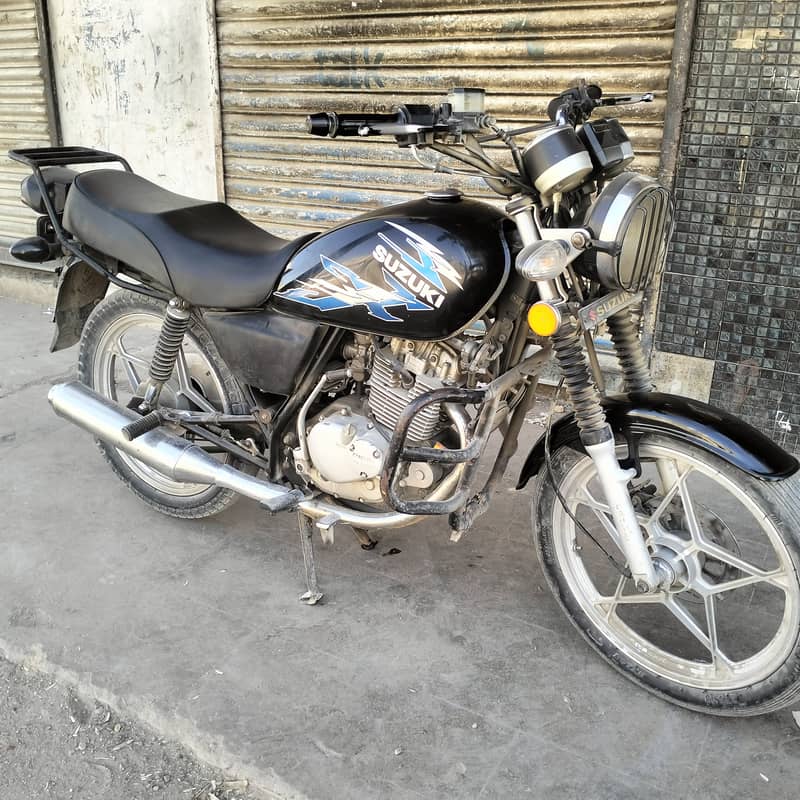 Suzuki GS 150 SE 2021 4