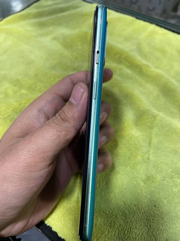 Oneplus 8t 12/256 screen mai dot ha or finger not working read add plz 5