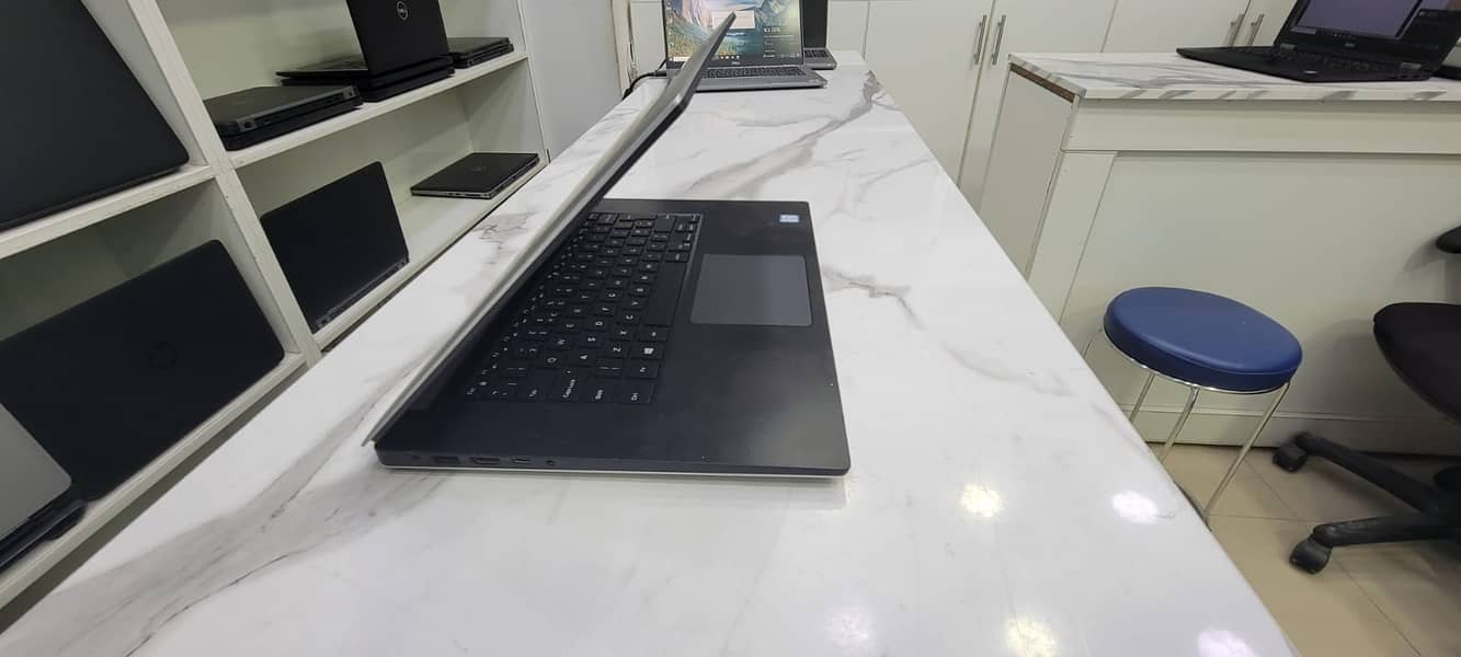 Dell XPS 9550 1