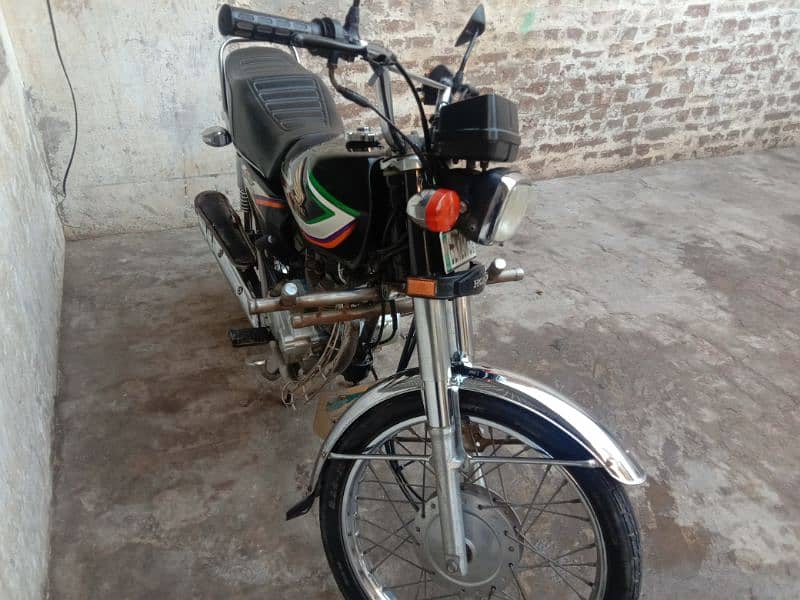 Honda 125 CG in its original condition, the engine is not even open 3