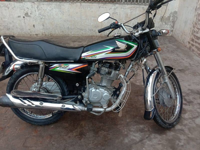 Honda 125 CG in its original condition, the engine is not even open 6