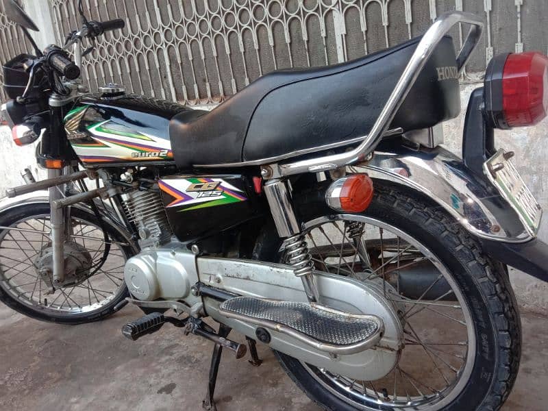 Honda 125 CG in its original condition, the engine is not even open 8