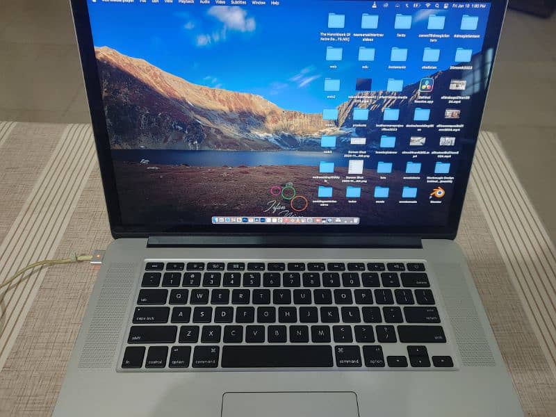 MacBook Pro 2015 mid i7 15.4 Retina display 0