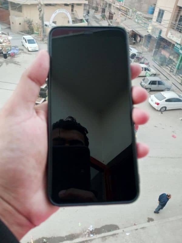 Google Pixel 4 XL - 8/10 Condition - Amazing Deal at 34,999 PKR. 4