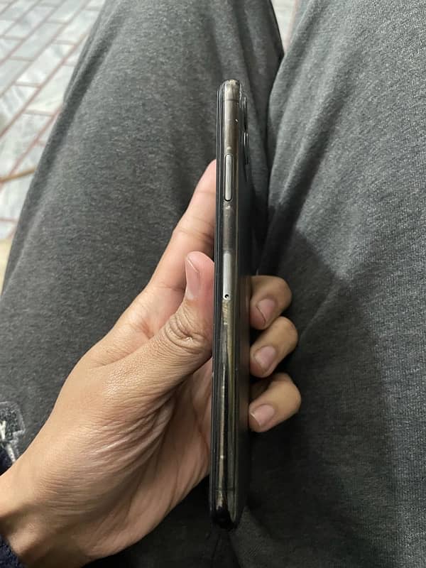 iphone 11 pro max 2