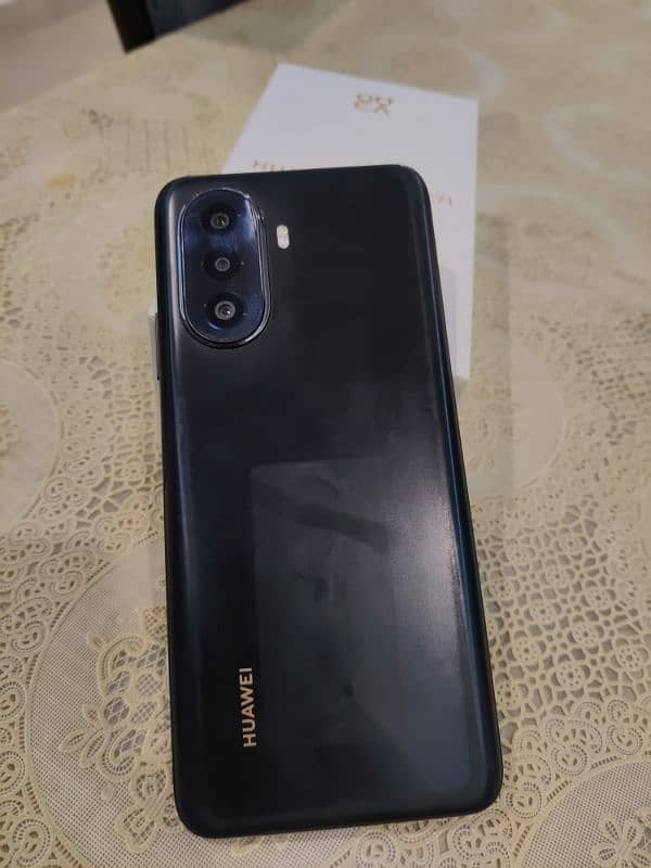 Huawei nova y71 1