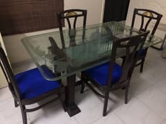 Dinning table with four chair