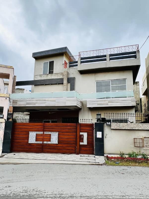 Stunning 16.5 Marla House with 5 Bedrooms for Sale in Pak Arab Housing Society 0