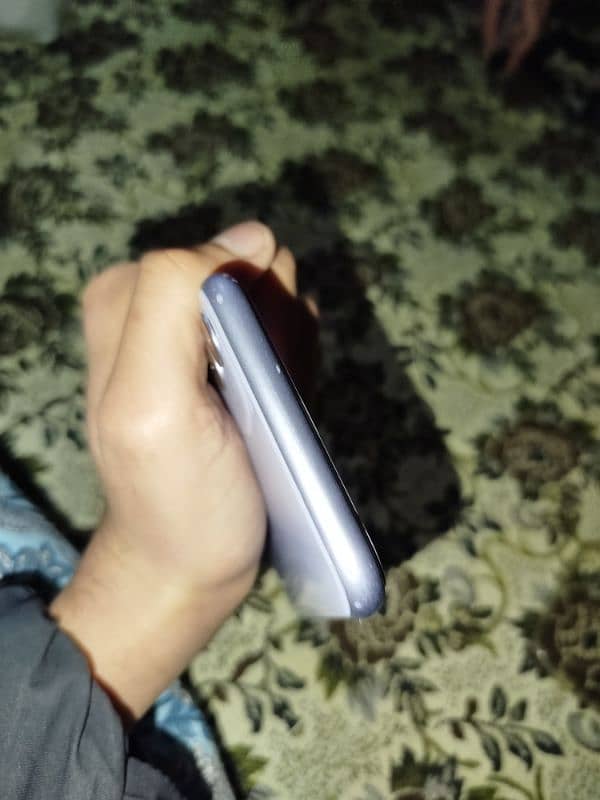 Iphone 11 non pta 64 gb WhatsApp 03355000474 4