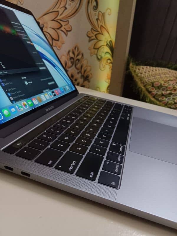 MacBook pro 2018_13.3"inch (16GB/256GB SSD) 6