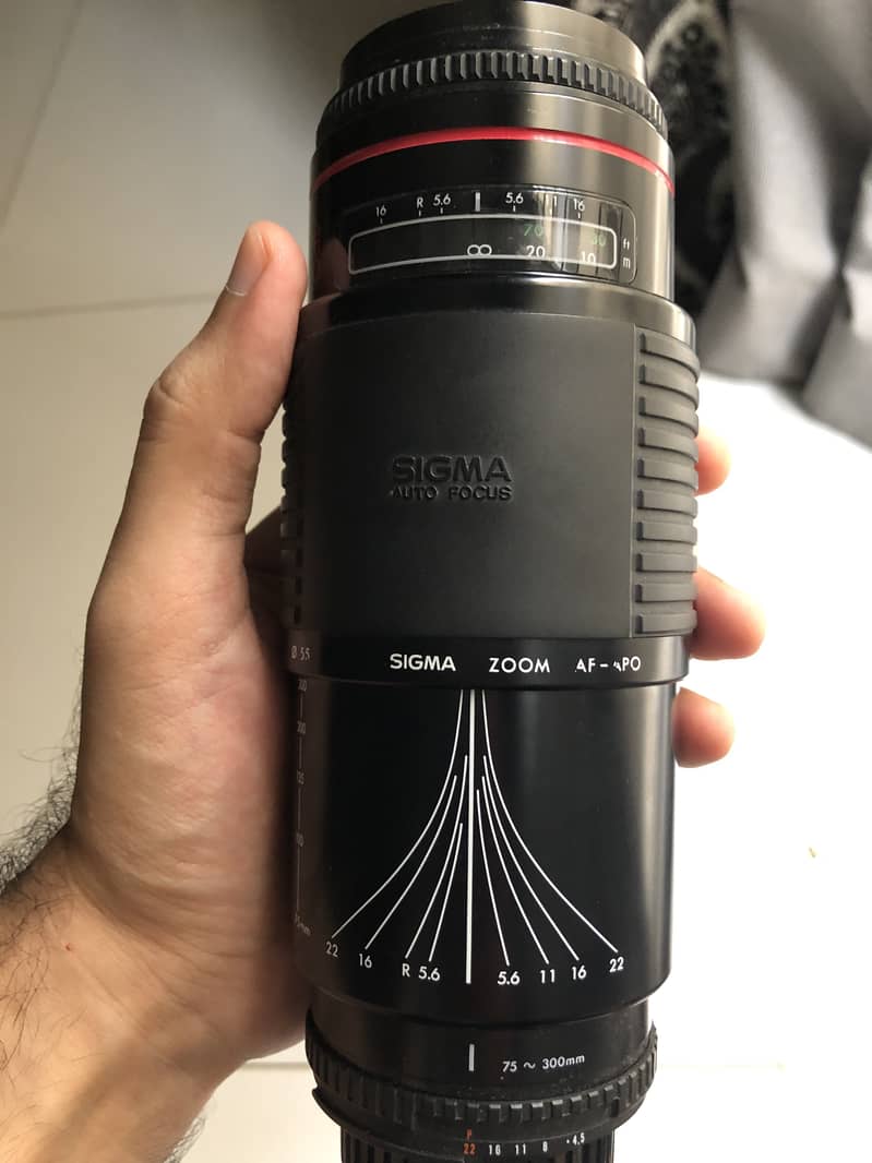 Sigma AF 75-300mm f4.5-5.6 Zoom Lens for Sale 0